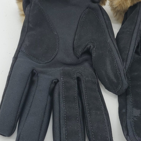 3/$25 🐷 Black suede gloves/cheetah print faux fur - Picture 4 of 8